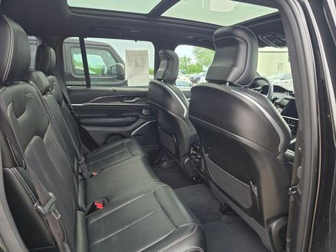 Certified 2022 Jeep Grand Cherokee Overland w/ Advanced Protech Group III AWD/4WD image 9