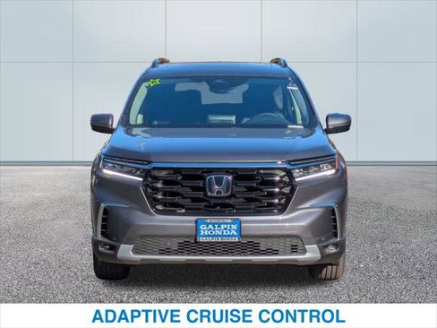 New 2025 Honda Pilot Touring image 3