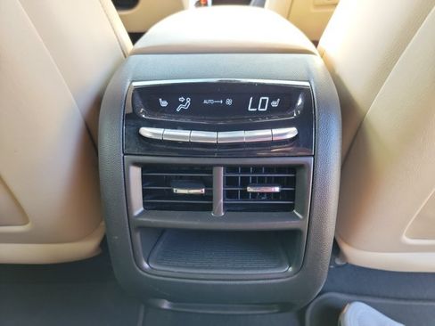Used 2017 Cadillac XT5 Luxury w/ Driver Awareness Package FWD image 18