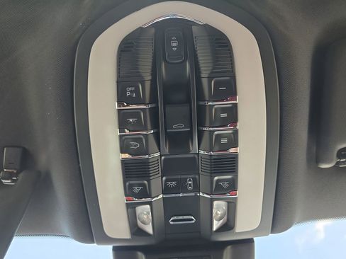 New 2026 Porsche Macan AWD/4WD image 17