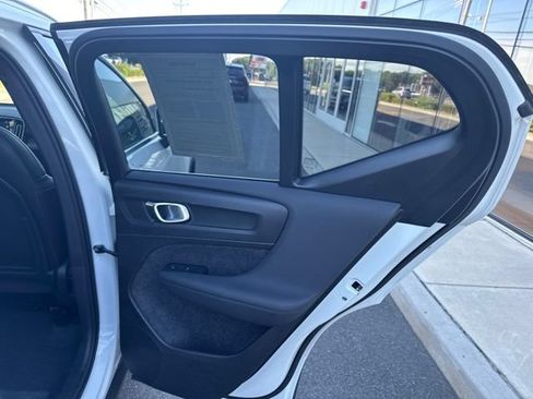 Certified 2025 Volvo XC40 B5 Core AWD/4WD image 12