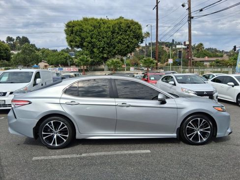 Used 2020 Toyota Camry SE FWD image 7