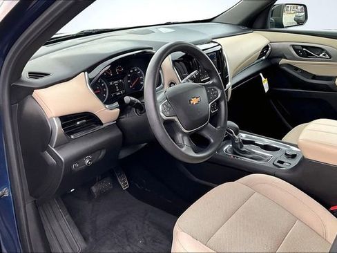 Used 2022 Chevrolet Traverse LS image 16