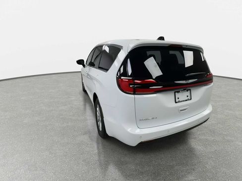 New 2026 Chrysler Pacifica Select FWD image 7