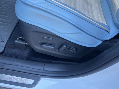 Used 2019 Kia Sorento SX w/ SX Touring Package image 13