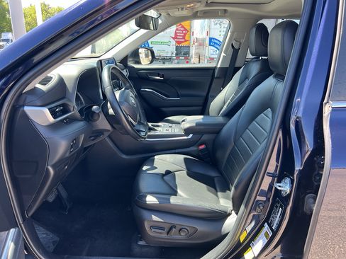 Used 2023 Toyota Highlander XLE AWD/4WD image 20