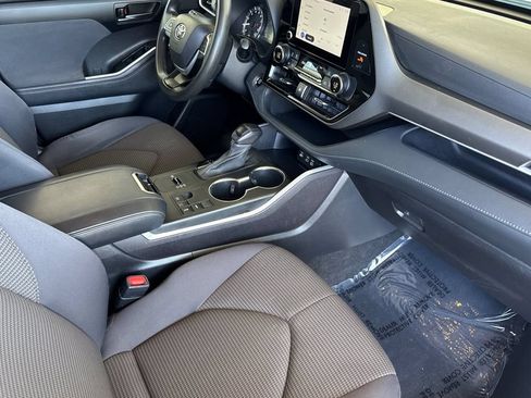 Used 2023 Toyota Highlander L FWD image 14