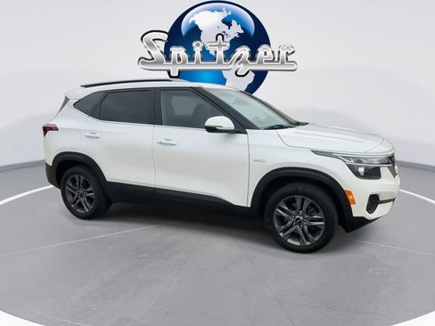 Used 2023 Kia Seltos S image 2