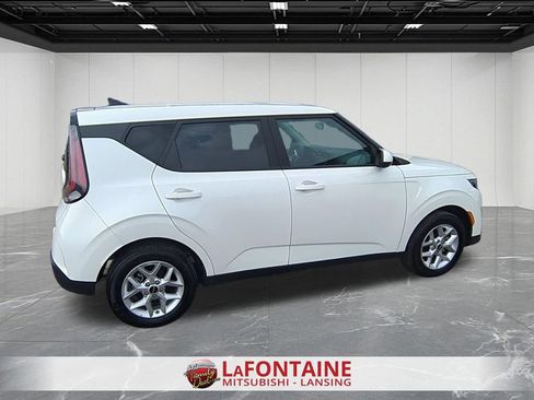 Used 2025 Kia Soul LX w/ LX Technology Package FWD image 9