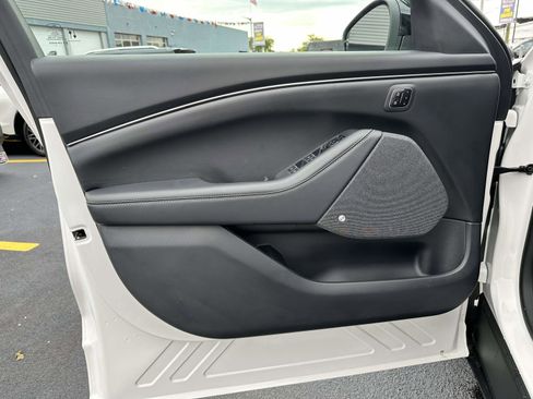 Used 2025 Ford Mustang Mach-E Premium image 9