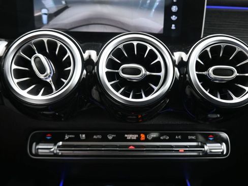 Used 2021 Mercedes-Benz GLB 250 4MATIC w/ Premium Package image 26