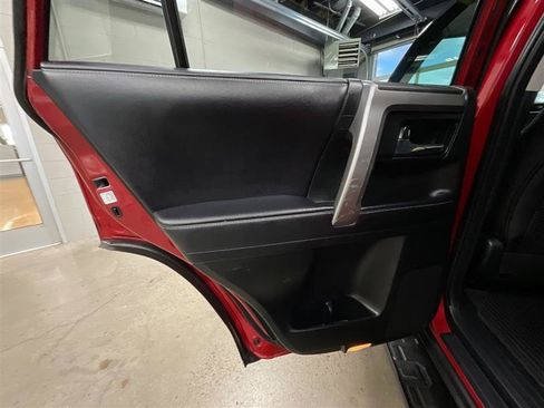 Used 2018 Toyota 4Runner SR5 Premium AWD/4WD image 22