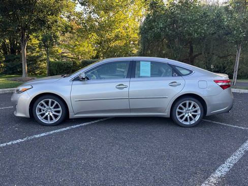 Used 2013 Toyota Avalon XLE Touring FWD image 2