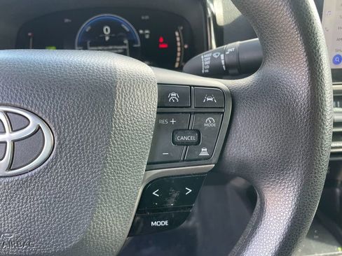 Used 2025 Toyota Camry LE image 16