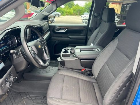 Used 2023 Chevrolet Silverado 1500 LT w/ Protection Package AWD/4WD image 4