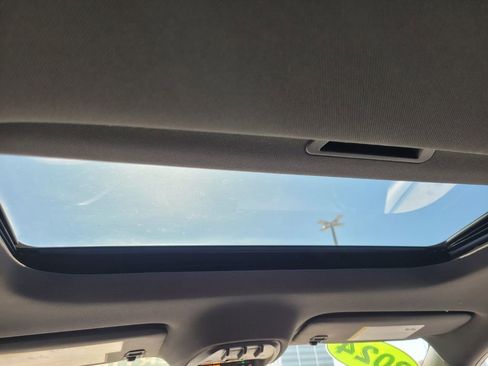 Certified 2024 Chevrolet Trax RS w/ Sunroof Package image 10