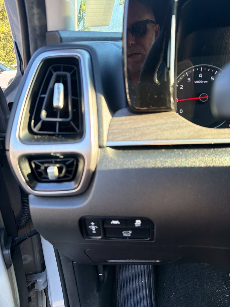 Certified 2023 Kia Sorento EX w/ Panoramic Sunroof Package FWD image 17