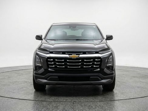 Used 2025 Chevrolet Equinox LT image 2