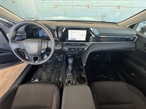 Used 2025 Toyota Camry LE image 31