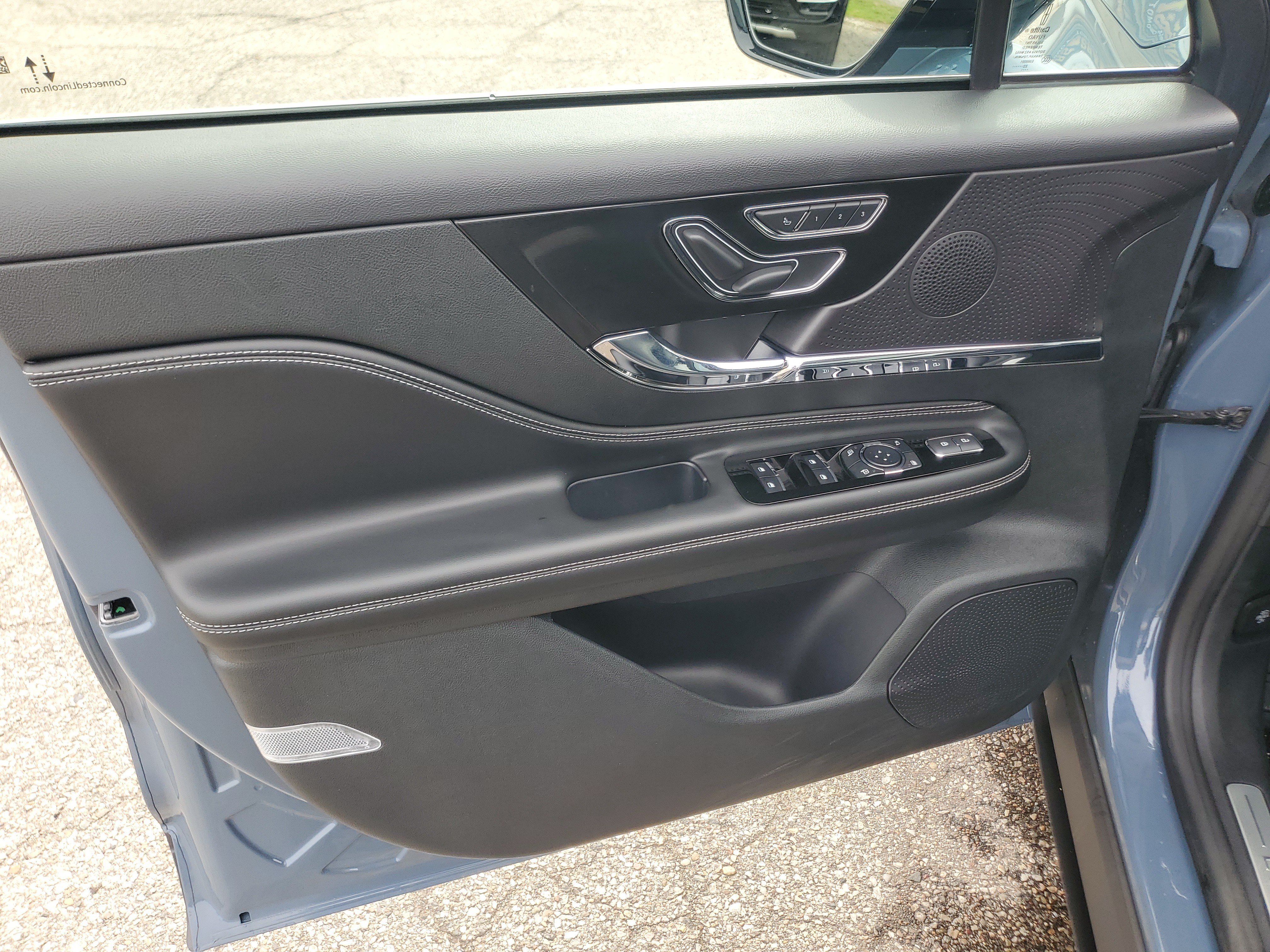 Certified 2023 Lincoln Corsair AWD w/ Equipment Group 101A image 10