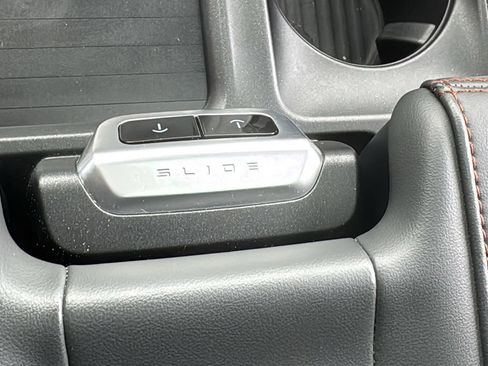 Used 2025 Ford Expedition Active image 22