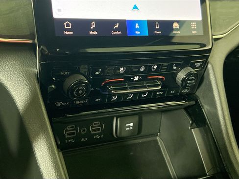 Used 2023 Jeep Grand Cherokee Overland w/ Luxury Tech Group IV image 16