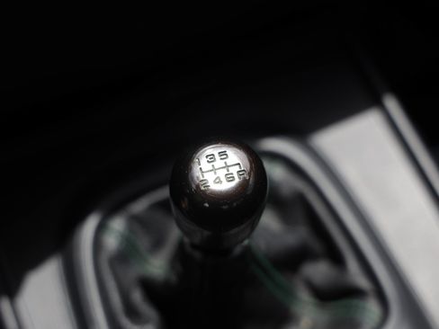 Used 2005 Honda S2000 image 29