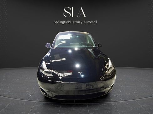Used 2025 Tesla Model Y Long Range AWD/4WD image 3