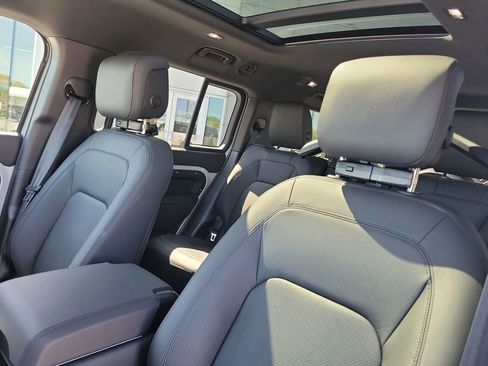 New 2026 Land Rover Defender 130 X-Dynamic SE image 25