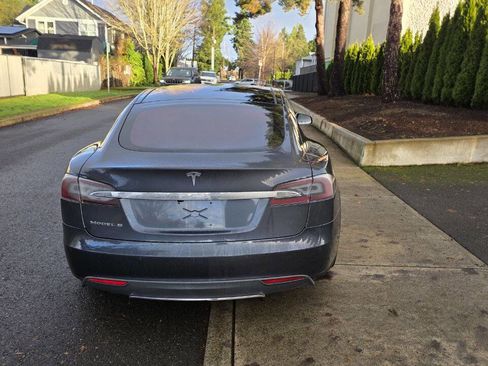 Used 2014 Tesla Model S 85 image 6