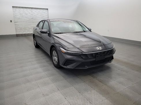 Used 2024 Hyundai Elantra SE FWD image 13