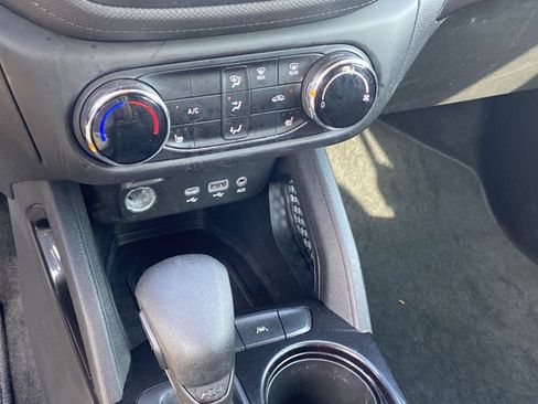 Used 2023 Chevrolet TrailBlazer LT FWD image 39