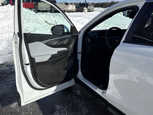 Used 2024 Buick Envista Preferred w/ Advanced Safety Package image 12