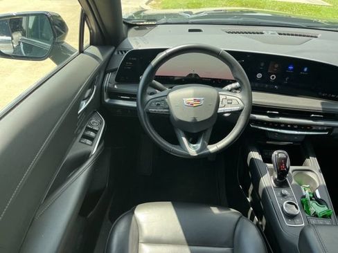 Used 2025 Cadillac XT4 Premium Luxury FWD image 30