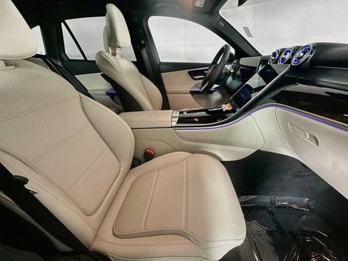 Used 2026 Mercedes-Benz GLC 300 image 28