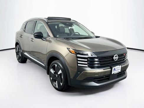 Used 2026 Nissan Kicks SR w/ SR Premium Package AWD/4WD image 1