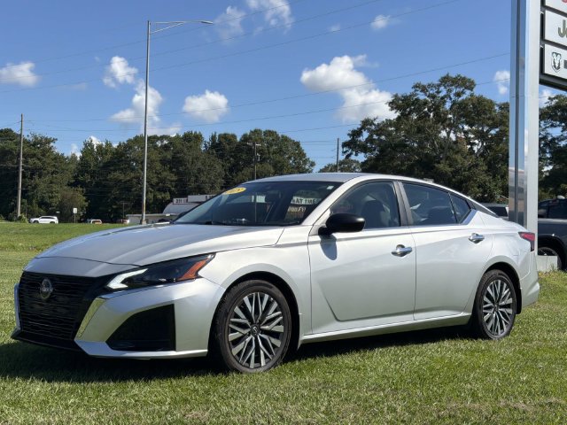 Used 2025 Nissan Altima 2.5 SV FWD image 13