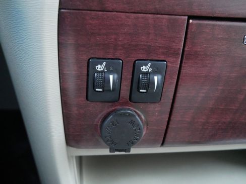 Used 2013 Toyota Sienna XLE image 32