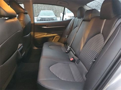 Used 2024 Toyota Camry SE image 23