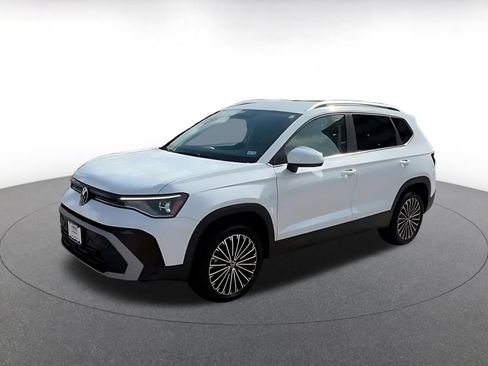 Used 2026 Volkswagen Taos SE FWD image 10