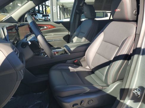 Used 2025 Chevrolet Traverse Z71 image 19