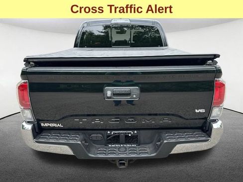 Used 2020 Toyota Tacoma TRD Off-Road AWD/4WD image 9