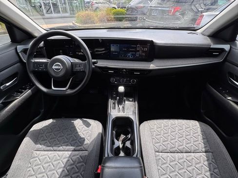 Used 2025 Nissan Kicks SV AWD/4WD image 15