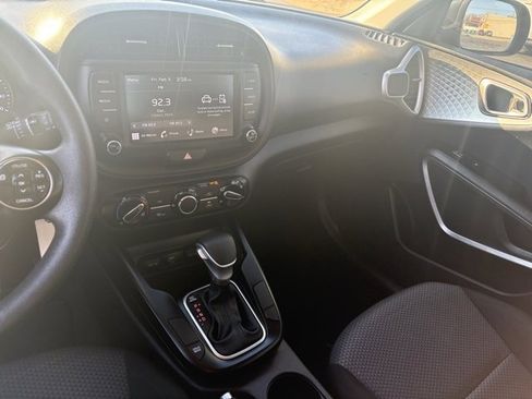 Used 2022 Kia Soul LX image 31
