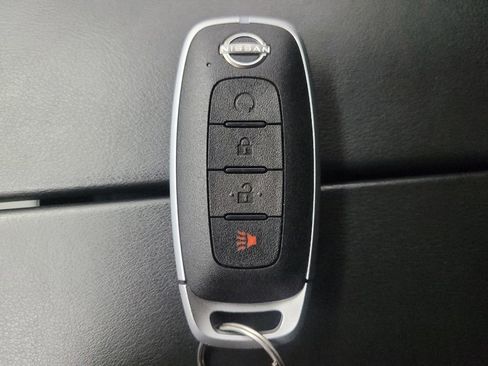 Used 2023 Nissan Rogue SV image 32