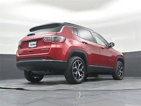 Used 2025 Jeep Compass Limited image 40