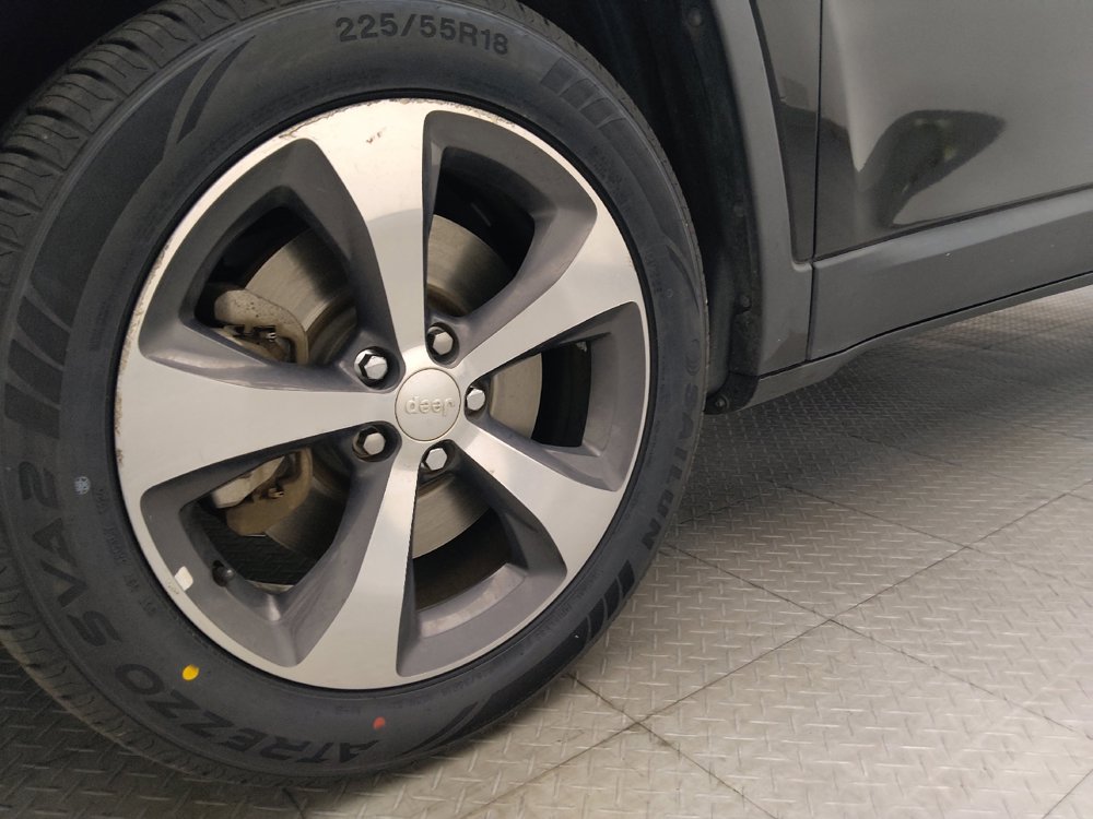 Used 2019 Jeep Cherokee Limited w/ Technology Group FWD image 31