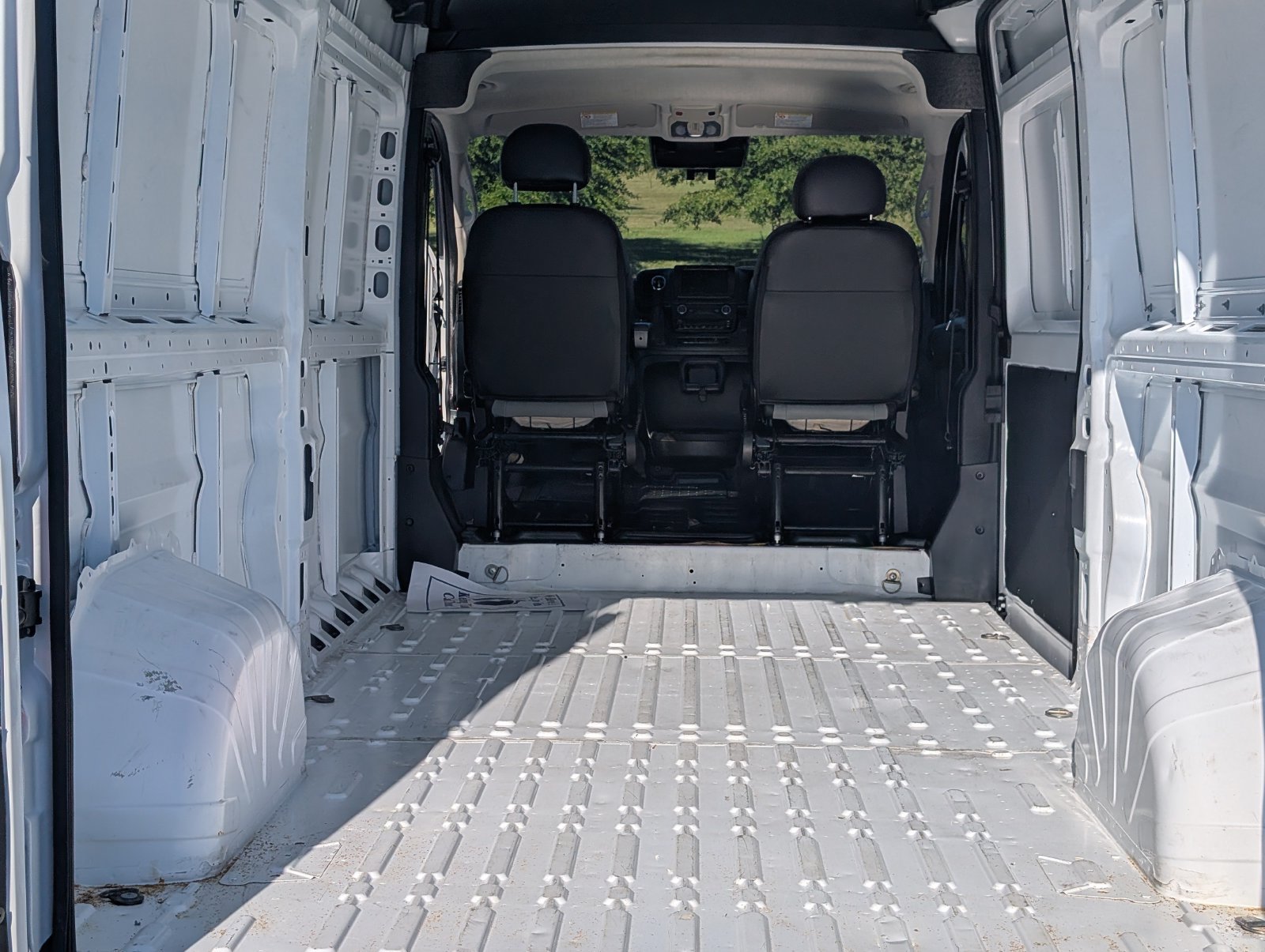 Used 2025 RAM ProMaster 3500 w/ Convenience Group FWD image 13