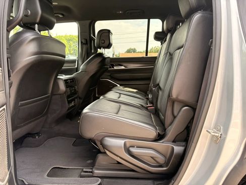 Used 2024 Jeep Wagoneer Series II w/ Flexible Seating Group AWD/4WD image 14