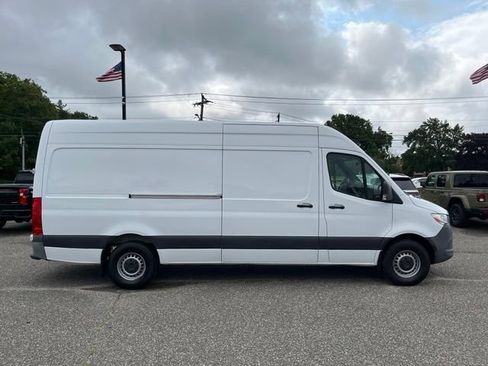 Used 2022 Mercedes-Benz Sprinter 2500 image 8
